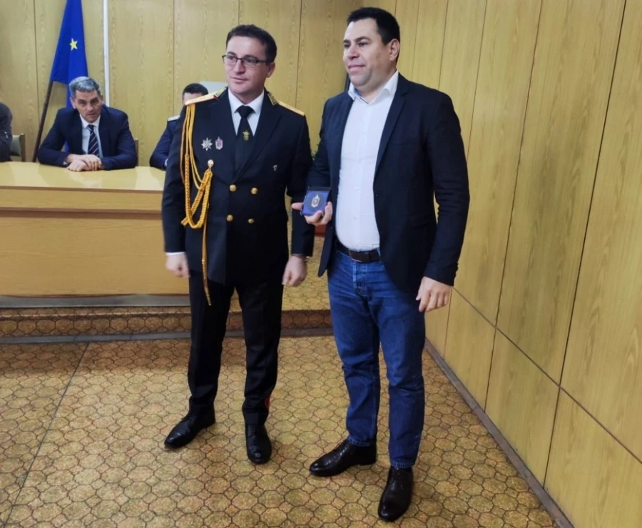 Отличиха 141 служители на ОД МВР за празника, почетен знак за шефа на РУ-Пазарджик