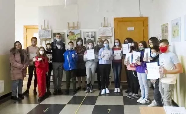 Пътуващата изложба от конкурса ”Пещерските будители” бе открита в ОУ ”П.Р. Славейков”