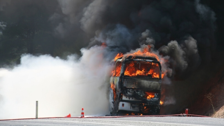 Македонски автобус се запали на магистрала „Струма“, 46 души загинаха