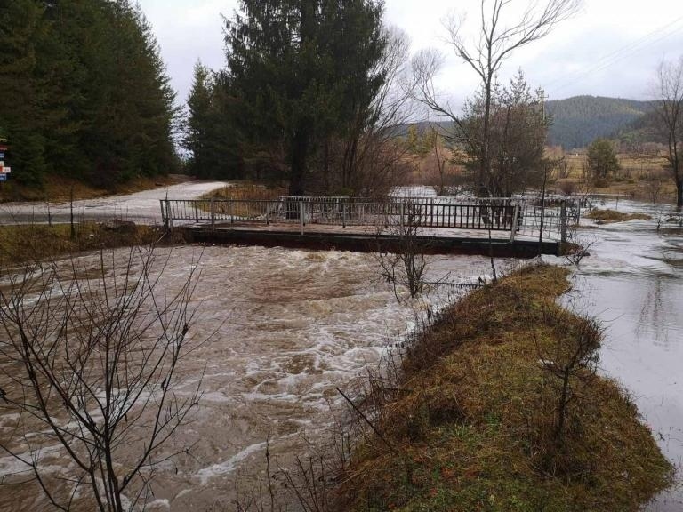 Обстановката в Сърница се нормализира след преливането на река Доспатска