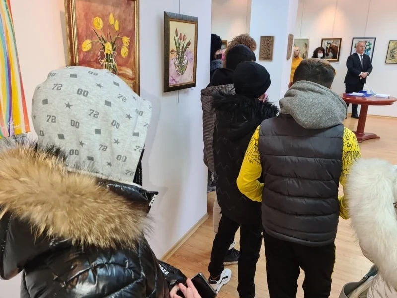 Кметът на Пещера връчи парична помощ на 43 сираци