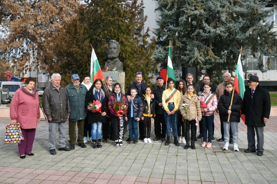 Почетохме Христо Ботев 174 години след рождението му