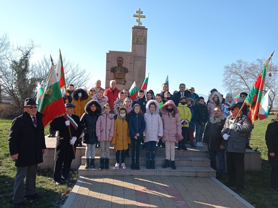 Поклонихме се пред освободителите за 144-годишнината