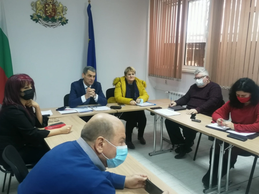 Въвеждат допълнителни противоепидемични мерки до 18 февруари