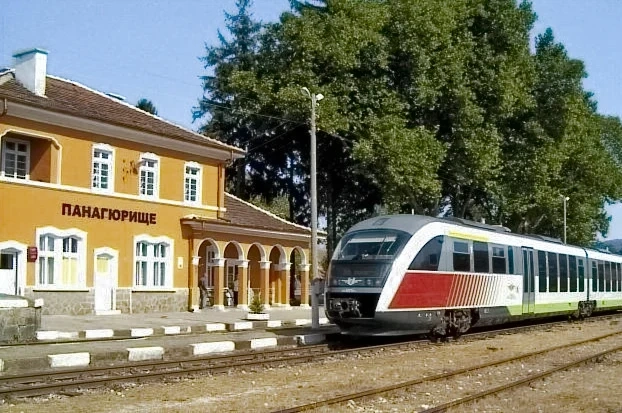 Добри хора извозиха 26 планинари, изпуснали влака