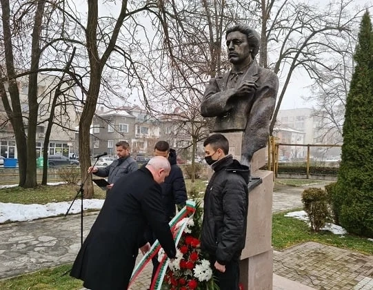 Поклонение пред паметта на Левски в Пещера