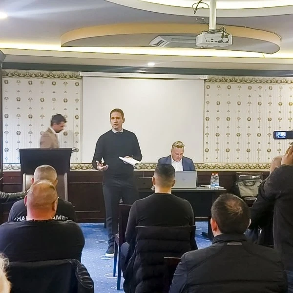 Стилиян Петров се срещна с футболни клубове от областта