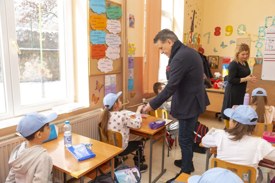 Кметът Попов поздрави първокласниците от Паталеница за победата им в конкурса „Клас на месеца”