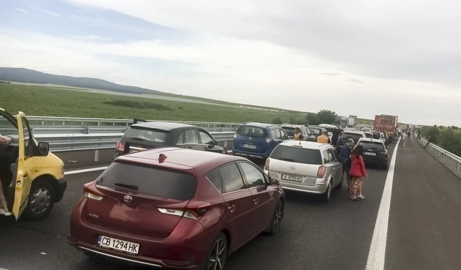 Грузинец загина на магистралата след верижно ПТП