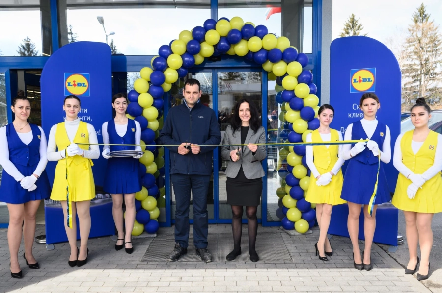 Обновеният Lidl във Велинград отново отваря врати