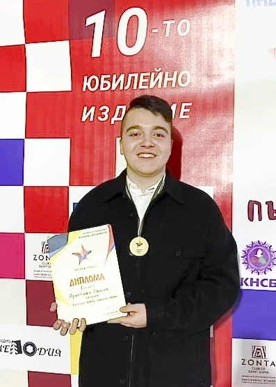 Гласовитият Кристиян с едногодишна стипендия от МОН