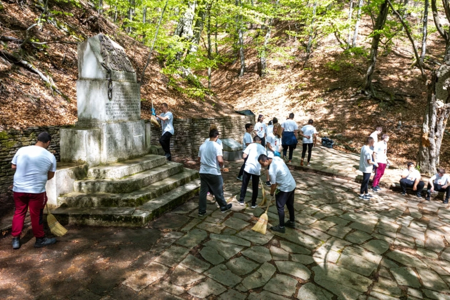 47 дуални ученици почистиха местността Оборище