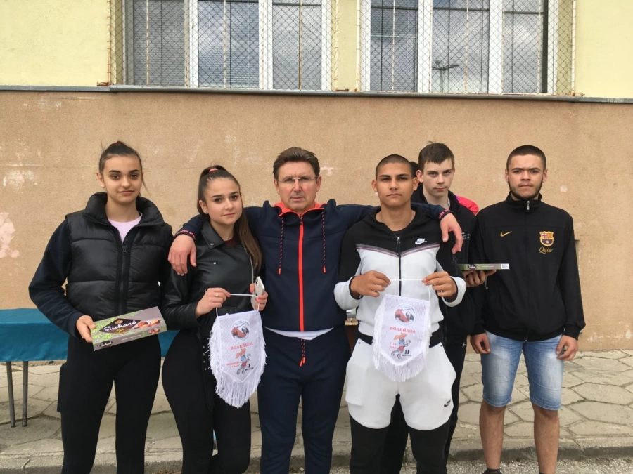 Кметът Георги Павлов игра в училищен мач