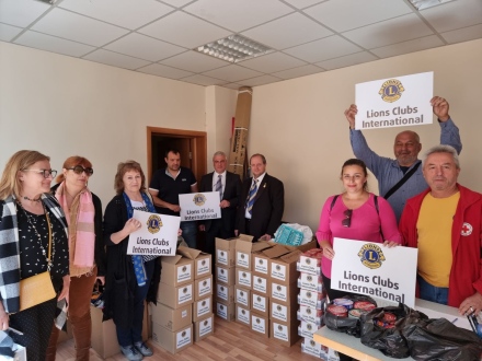 Лайънс клуб – Пазарджик дари социалната трапезария на БЧК и украински семейства
