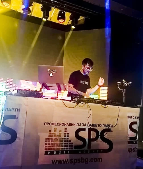 DJ Fireboyy е втори в страната сред диджеите
