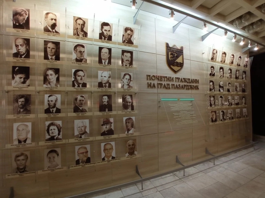 Обявяват почетните граждани и носителите на почетния знак на тържествена сесия