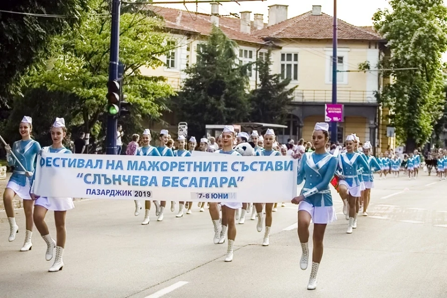 За десети път Пазарджик събира мажоретки от цяла България на „Слънчева Бесапара“