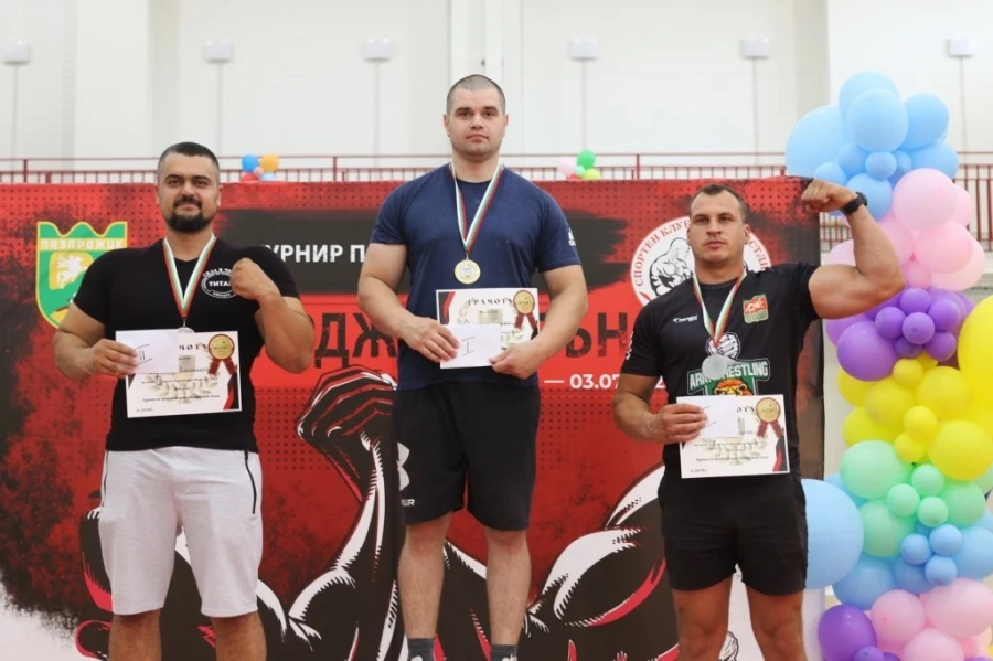 В турнира по канадска борба се включиха над 120 състезатели, Ленгаров е със сребро