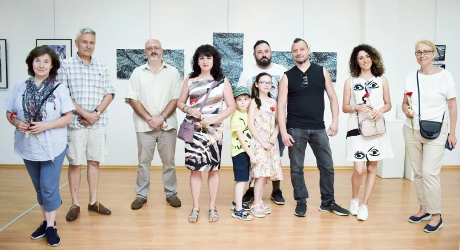 Необичайно и реално се преплитат във фото изложба в пещерската галерия