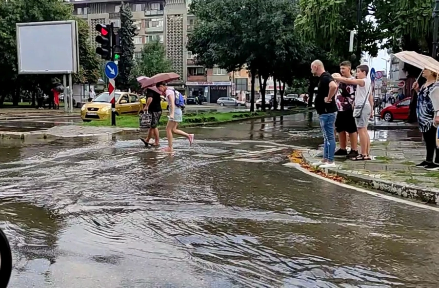 Петнайсетина сигнала в пожарната след днешната буря