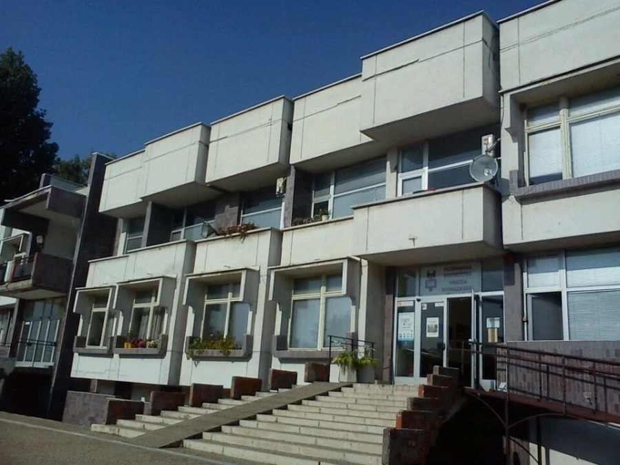 В библиотеката ще има станция за самообслужване на читателите