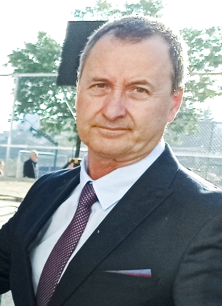 Директорът на СУ „Васил Левски” Емил Моллов: Електронната система на МОН пречи, вместо да помага