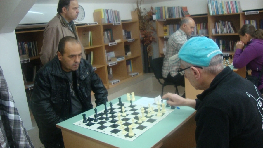 Олимпийски шампион съдийства на турнир по шахмат, посветен на съмишленик - така “Човеколюбие“ отбеляза 10 октомври