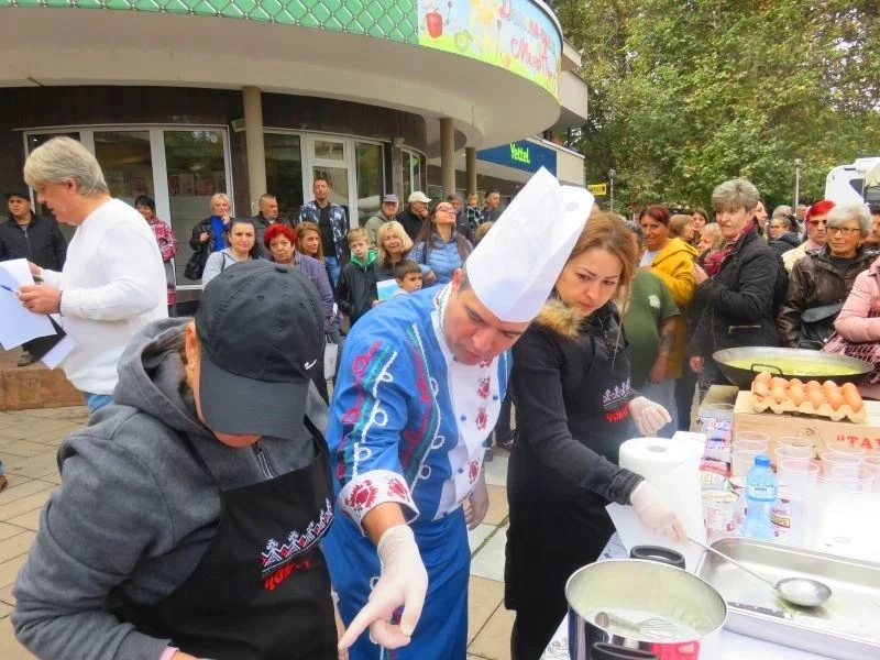 Със Звездев и с Кулинарно шоу Пещера отбеляза Световния ден на яйцето