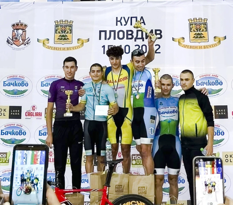 Пак успех за “Печенеги“, Попов с медал за пазарджишкото колоездене