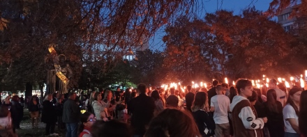 Стотици почетоха будителите с факелно шествие
