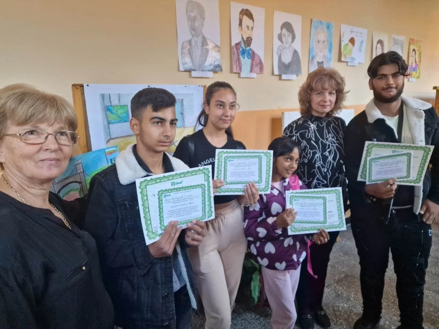 Пътуващата изложба с рисунки и фотографии от конкурса “Пещерските будители“ започна обиколка по училищата