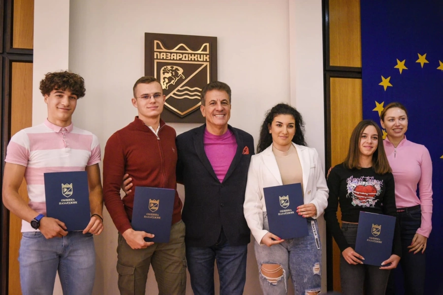 Наградиха шампионите на Пазарджик за ноември
