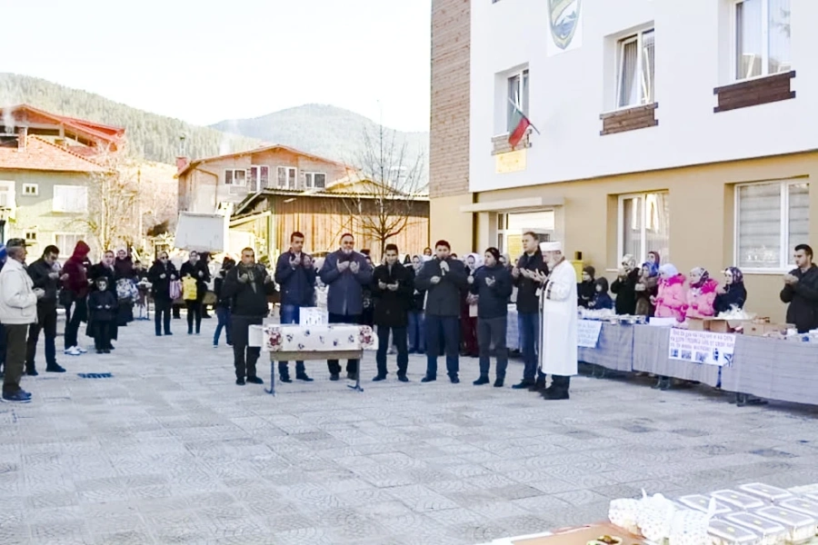 Благотворителен базар за Седмицата на сираците в Сърница