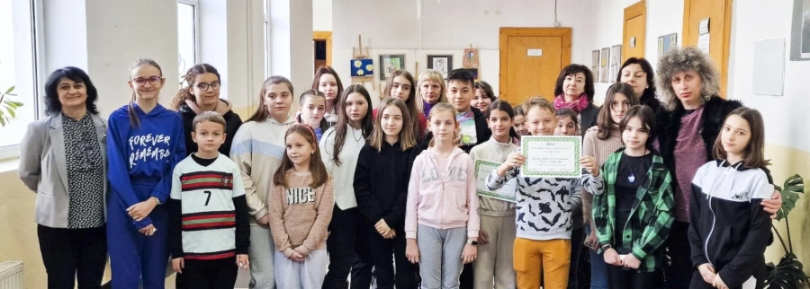 Пътуващата изложба ”Хората от моя роден град” влезе в ОУ ”П. Р. Славейков”