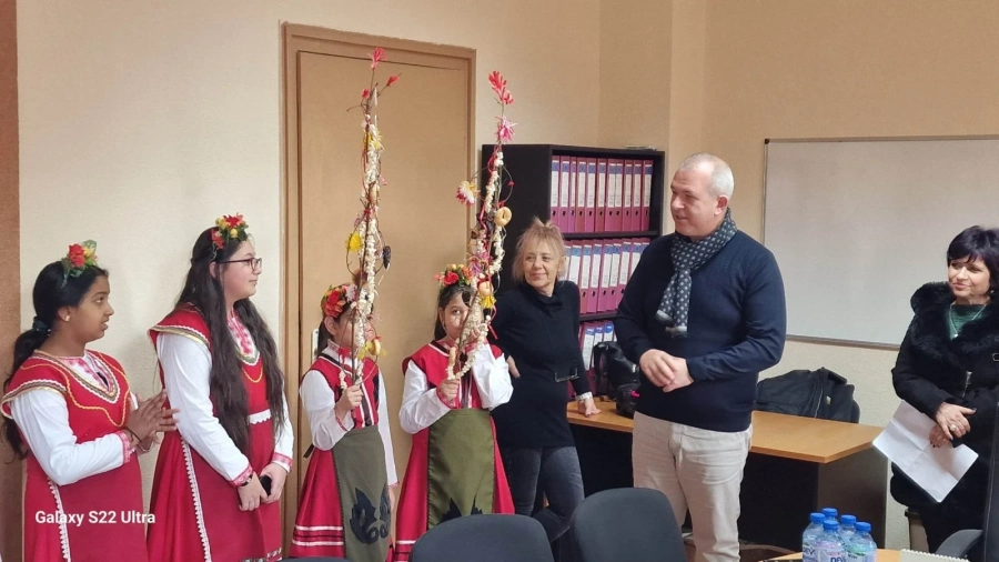 Алманахът „Осемте хилядолетия на Пещерския край“ влезе в Президентството
