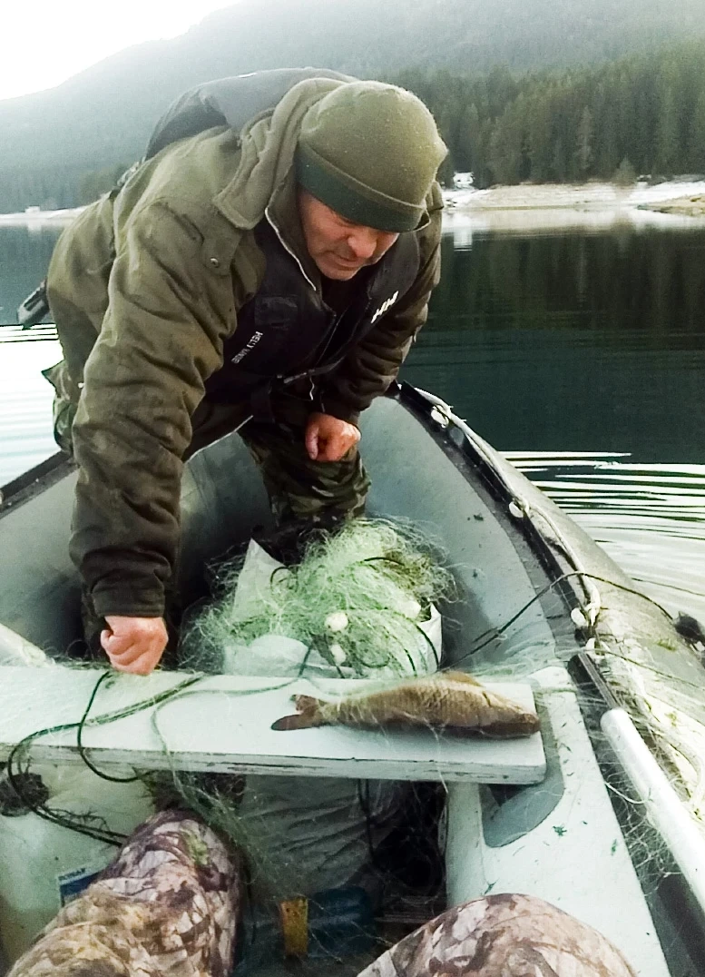 Извадиха две стометрови мрежи от язовир ”Доспат”