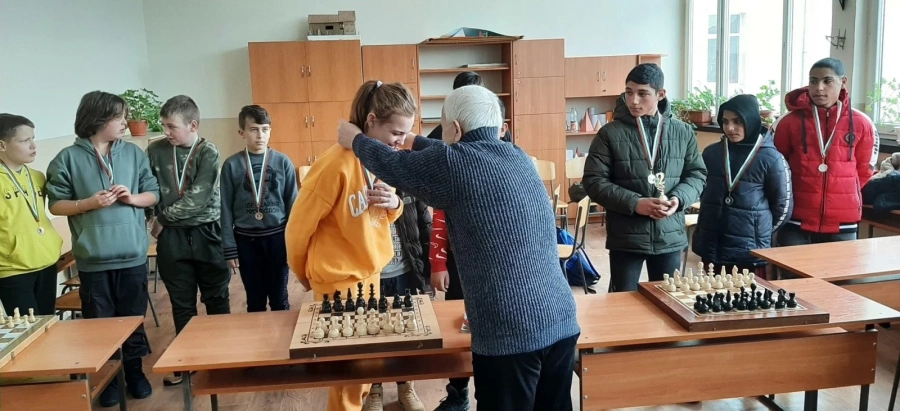 Момчетата от ВУИ-Ракитово показаха защо играта на шах им е любима