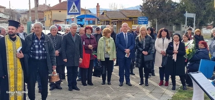 Откриха паметна плоча на Апостола в Капитан Димитриево