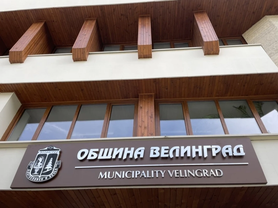 Велинградчани блокираха Общината, ОбС освободи директора на болницата