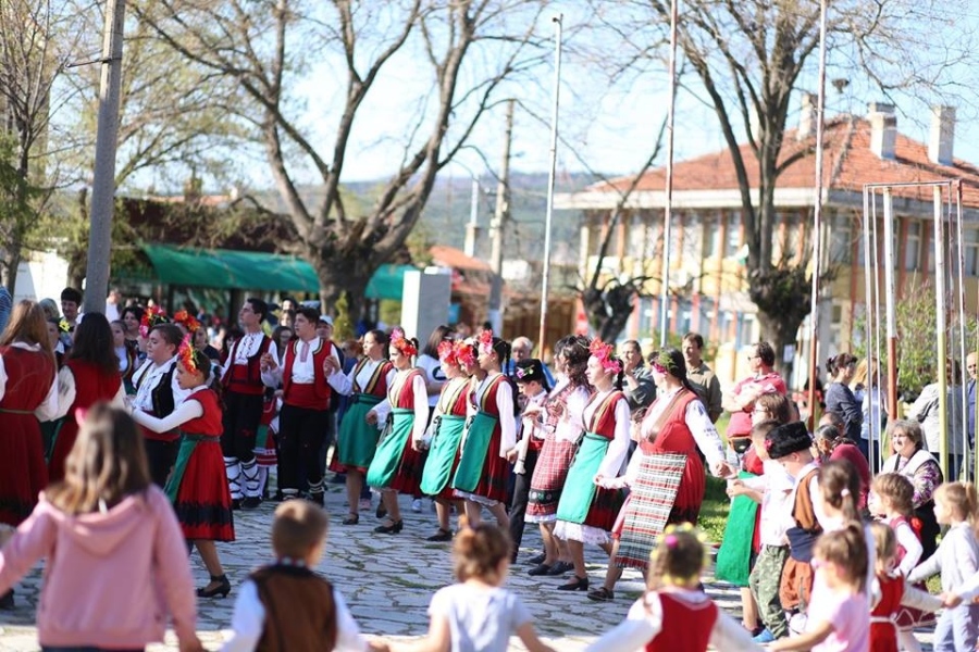 Великденско хоро в Калугерово с оркестър ”Палитра”