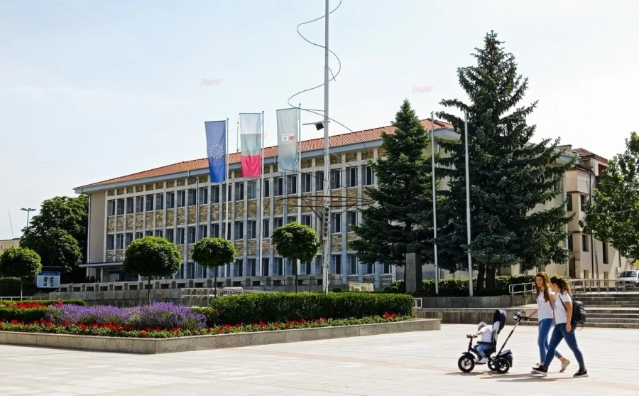 Панагюрище остава в топ 10 по заплати в България