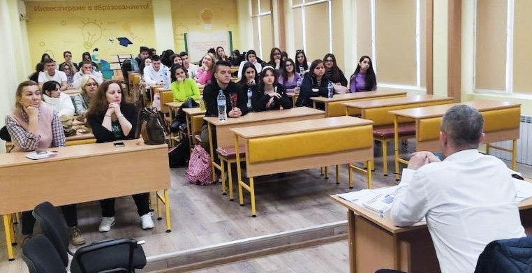 Прокурори от Окръжна прокуратура–Пазарджик изнесоха лекция пред ученици от ЕГ „Бертолт Брехт“ за Конституцията и съдебната власт по Образователната програма на ВСС