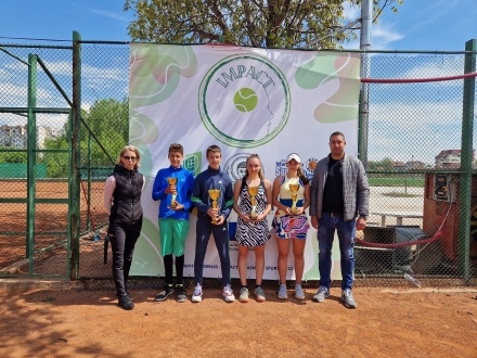Калоян Шиков и Андрея Глушкова са шампиони на сингъл на турнира на Тенис Европа в Пазарджик