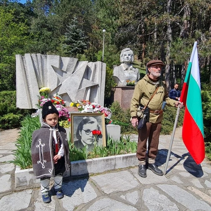 Велинград се поклони пред паметта на Вела Пеева