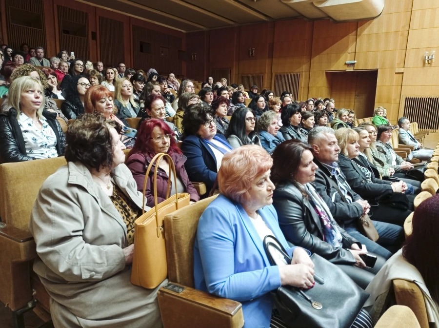 Професионалистите по здравни грижи отбелязаха Международния ден на сестринството и 20-годишнината на организацията /СНИМКИ/