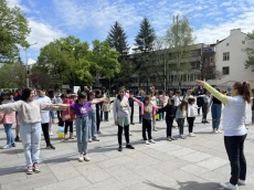 Във Велинград спортуваха забавно за Световния ден на предизвикателството