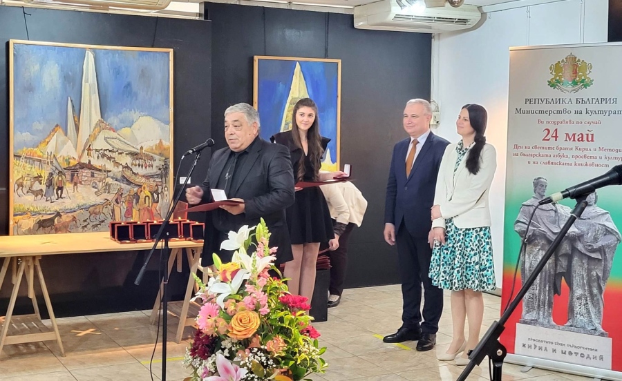 Министърът награди директора на РБ “Н. Фурнаджиев“ със златен печат на Симеон Велики