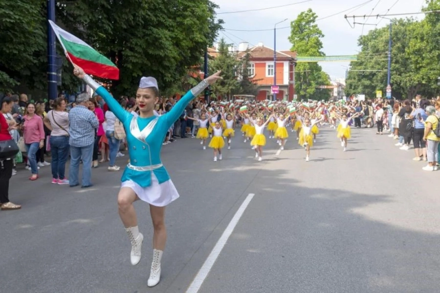 Празничното шествие по случай 24 май затваря утре временно централния булевард „България“