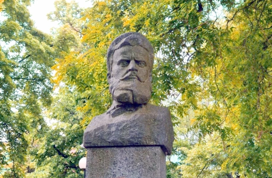 Поклонение пред паметника на Христо Ботев на 2 юни в Пещера