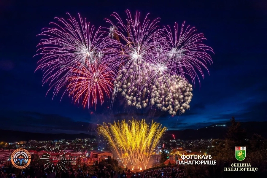 От тази вечер избираме “Най-добра снимка на фойерверки“ от Международния фестивал на фойерверките